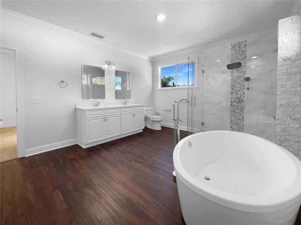 En Renta: $4,950 (5 camas, 3 baños, 2970 Pies cuadrados)