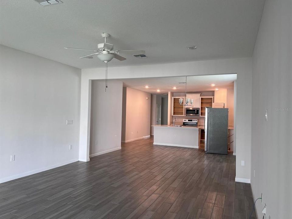 For Rent: $2,300 (3 beds, 2 baths, 2141 Square Feet)