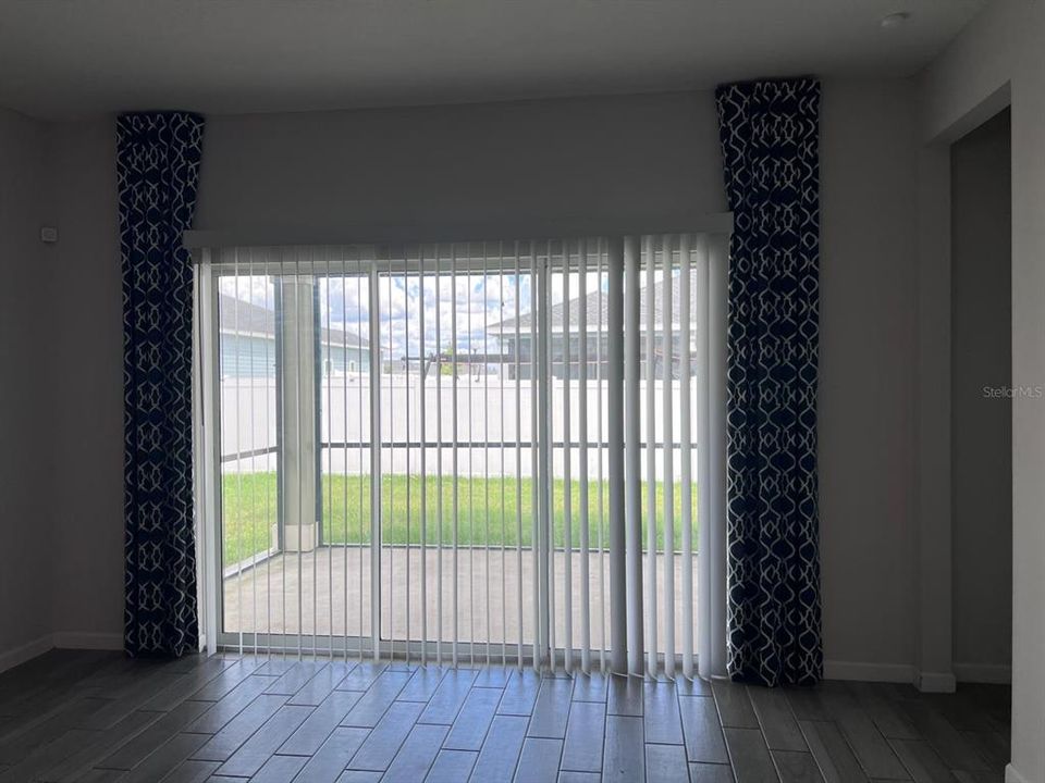 For Rent: $2,300 (3 beds, 2 baths, 2141 Square Feet)