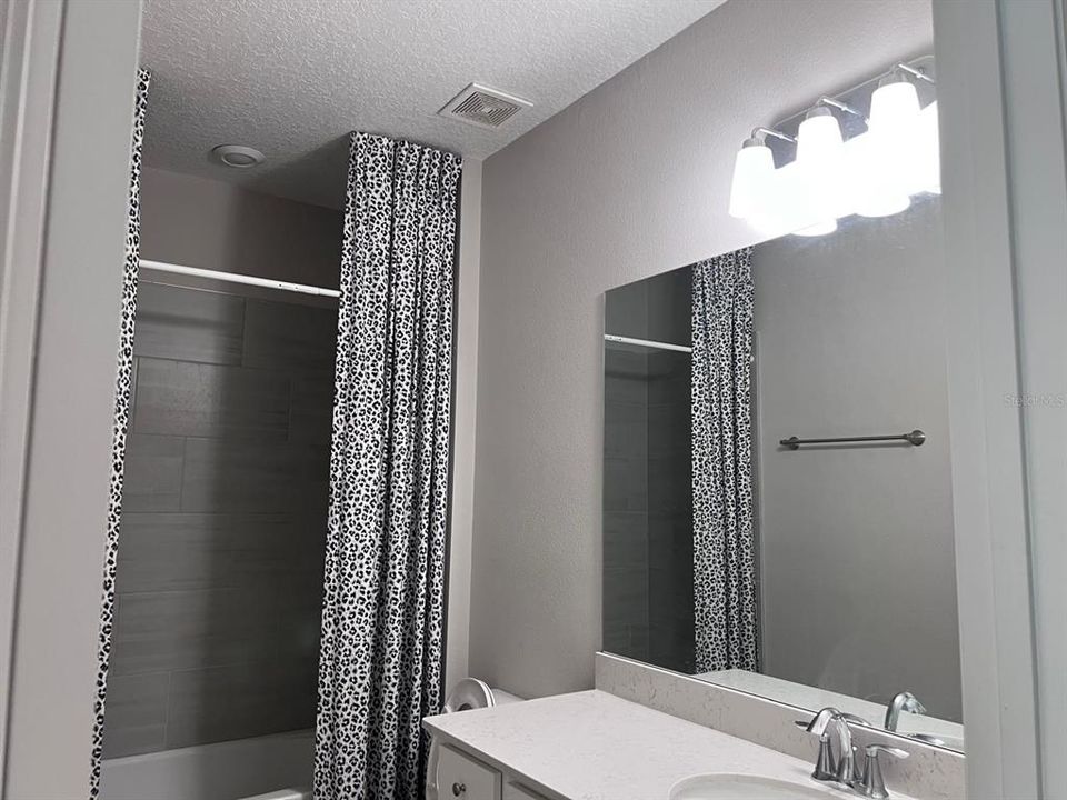 For Rent: $2,300 (3 beds, 2 baths, 2141 Square Feet)