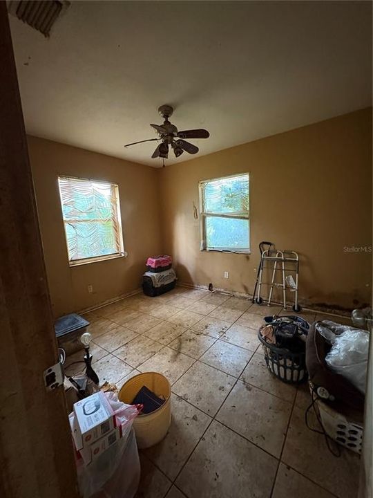 For Sale: $125,000 (3 beds, 1 baths, 995 Square Feet)