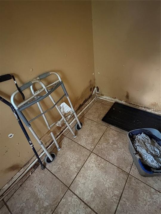 For Sale: $125,000 (3 beds, 1 baths, 995 Square Feet)