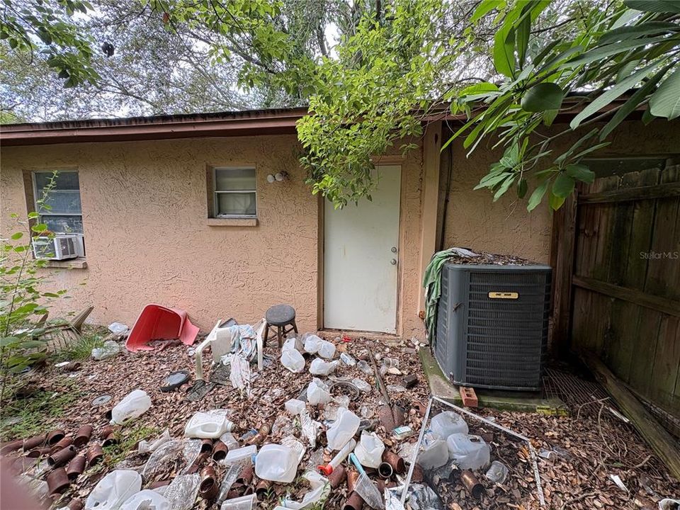 For Sale: $125,000 (3 beds, 1 baths, 995 Square Feet)