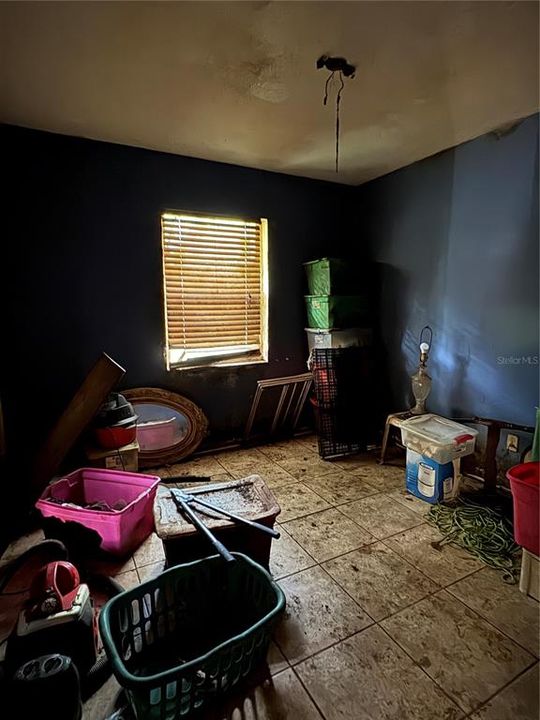 For Sale: $125,000 (3 beds, 1 baths, 995 Square Feet)
