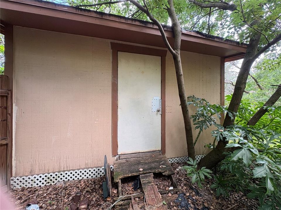 For Sale: $125,000 (3 beds, 1 baths, 995 Square Feet)