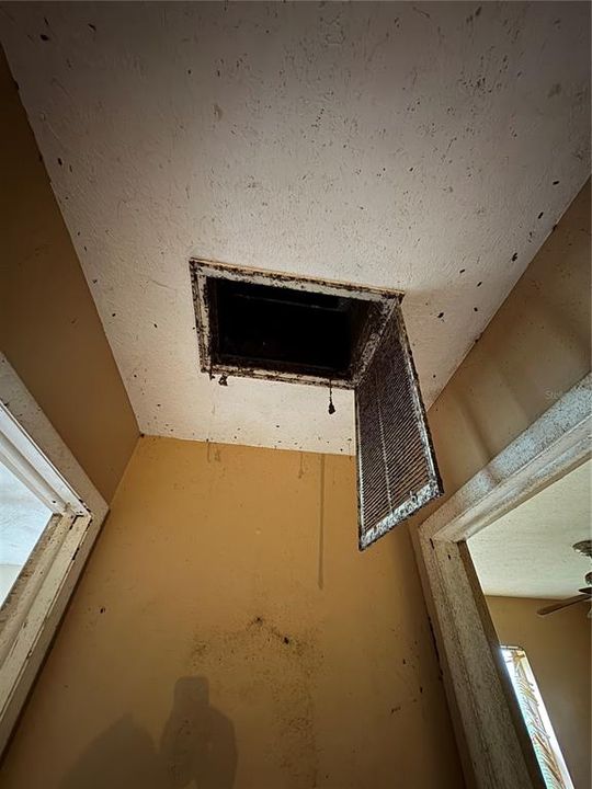 For Sale: $125,000 (3 beds, 1 baths, 995 Square Feet)