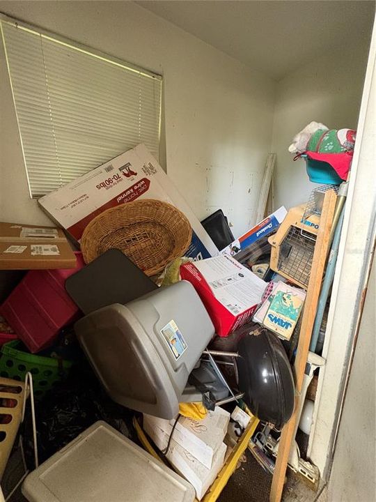 For Sale: $125,000 (3 beds, 1 baths, 995 Square Feet)