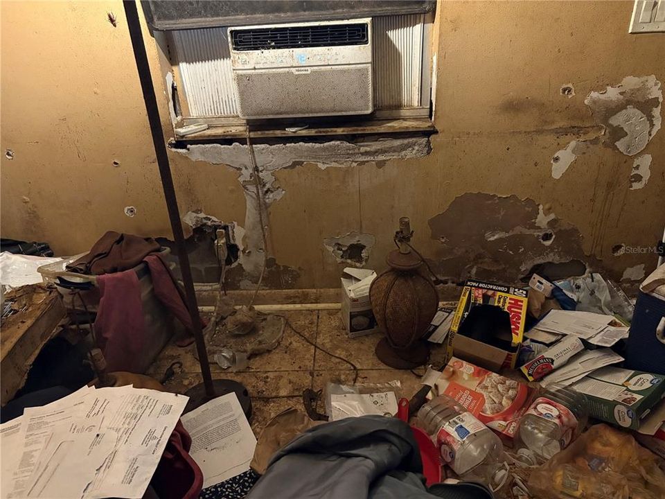 For Sale: $125,000 (3 beds, 1 baths, 995 Square Feet)