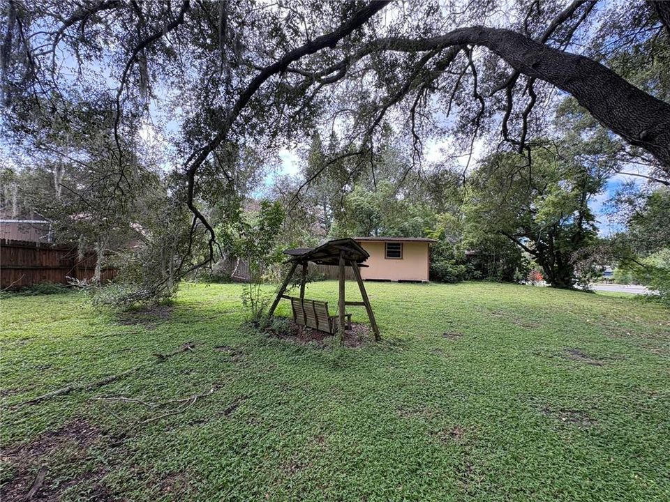 For Sale: $125,000 (3 beds, 1 baths, 995 Square Feet)