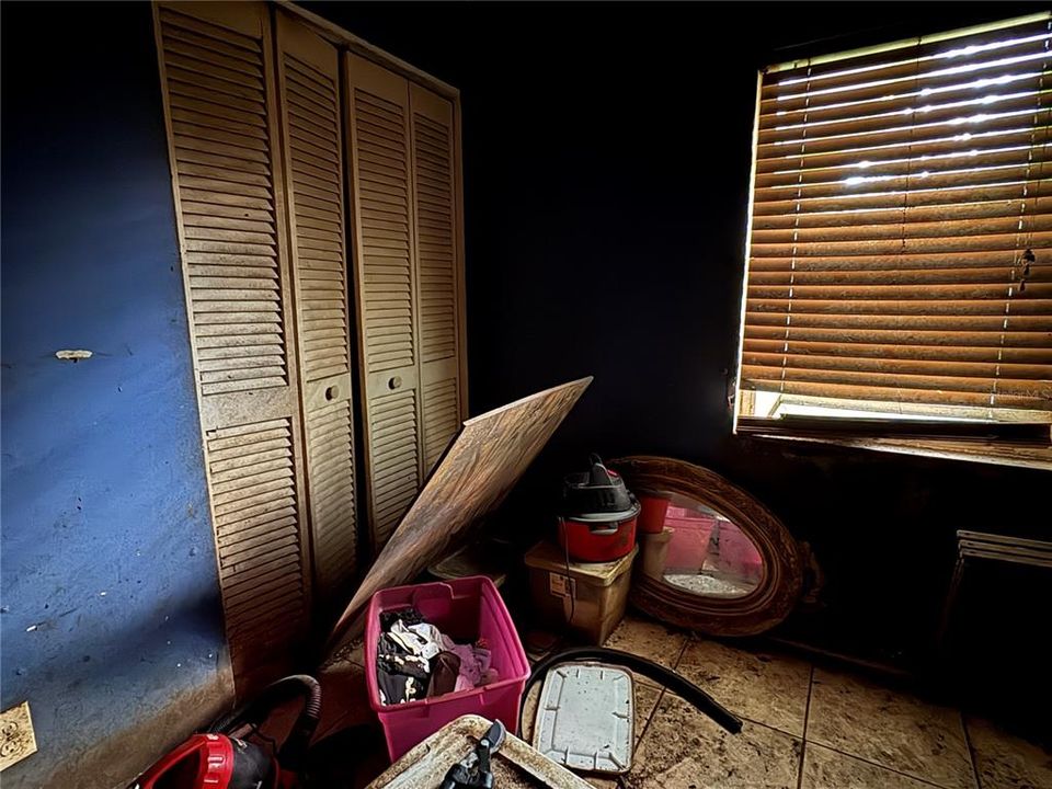 For Sale: $125,000 (3 beds, 1 baths, 995 Square Feet)