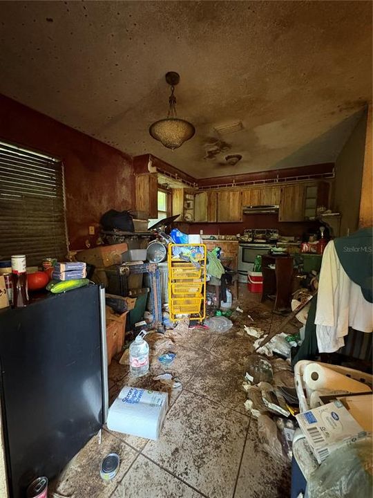 For Sale: $125,000 (3 beds, 1 baths, 995 Square Feet)