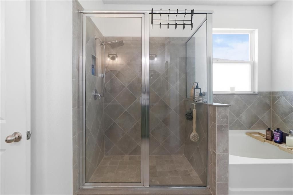 На продажу: $459,900 (4 спален, 2 ванн, 2041 Квадратных фут)