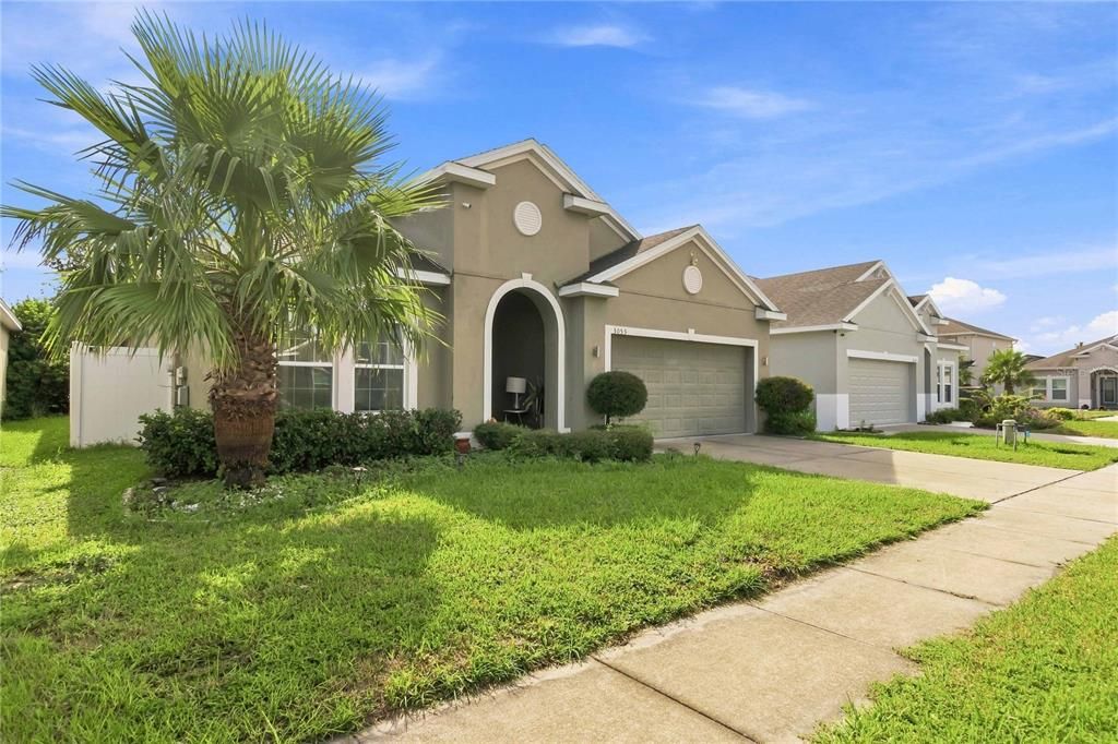 For Rent: $2,800 (4 beds, 2 baths, 1980 Square Feet)