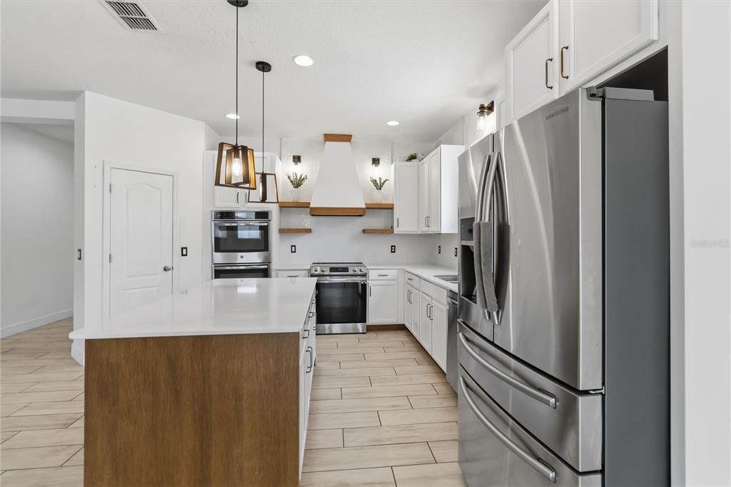 For Rent: $2,800 (4 beds, 2 baths, 1980 Square Feet)