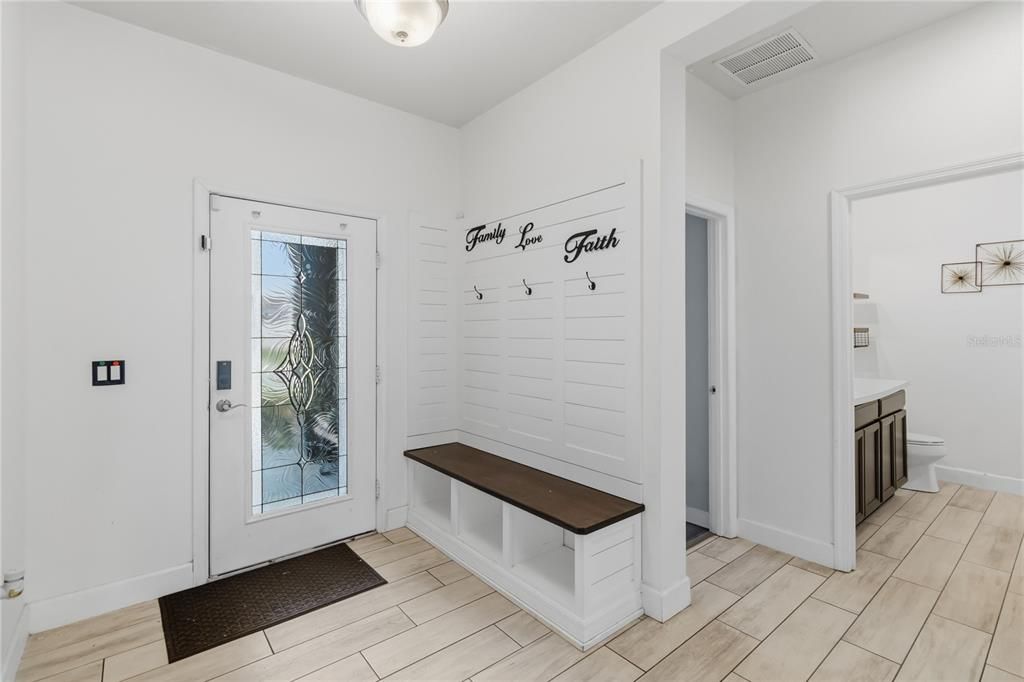 For Rent: $2,800 (4 beds, 2 baths, 1980 Square Feet)
