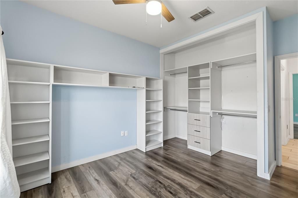 For Rent: $2,800 (4 beds, 2 baths, 1980 Square Feet)