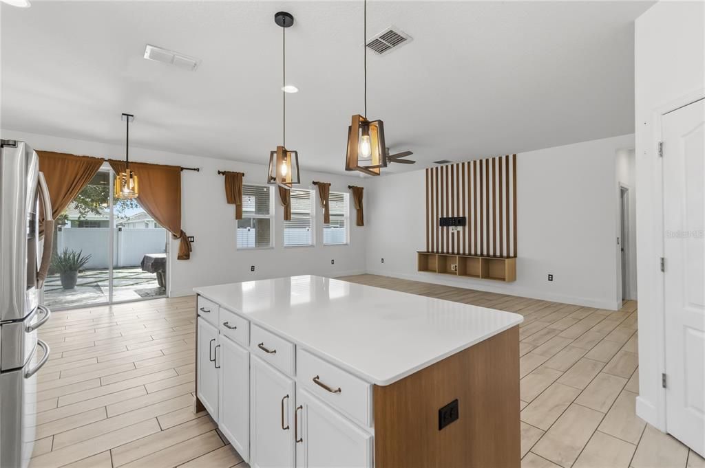 For Rent: $2,800 (4 beds, 2 baths, 1980 Square Feet)