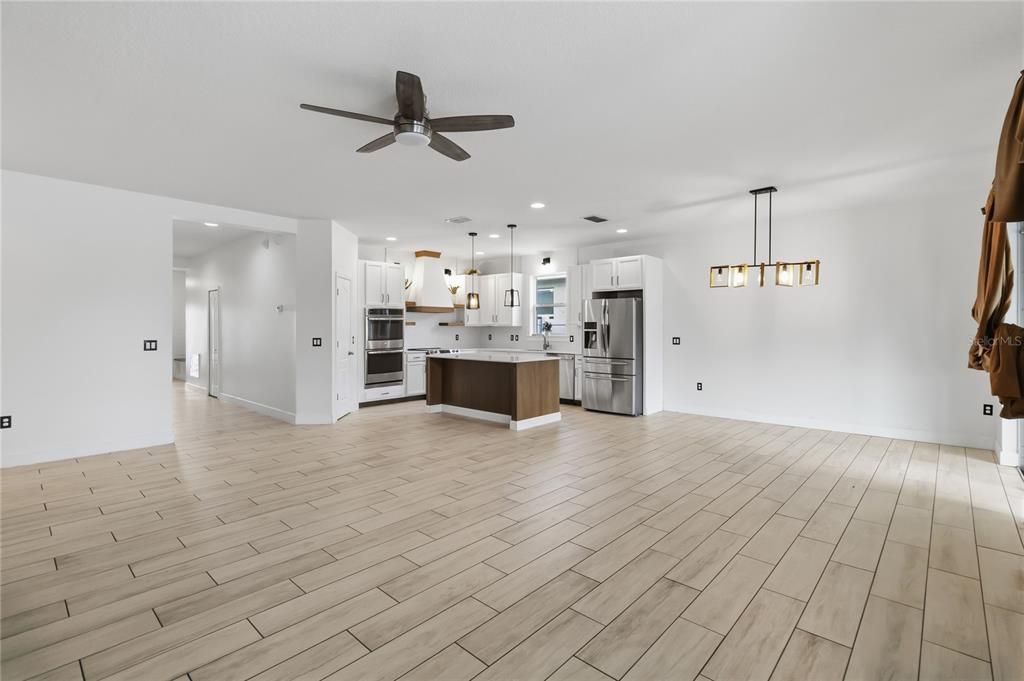 For Rent: $2,800 (4 beds, 2 baths, 1980 Square Feet)