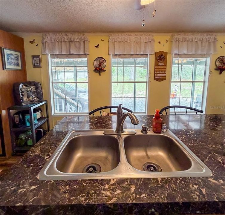 На продажу: $204,990 (3 спален, 2 ванн, 1296 Квадратных фут)