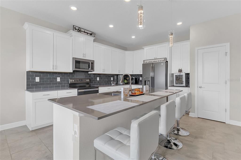 For Sale: $555,000 (4 beds, 2 baths, 2414 Square Feet)