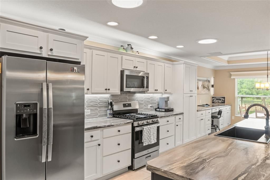En Venta: $649,900 (3 camas, 2 baños, 2119 Pies cuadrados)