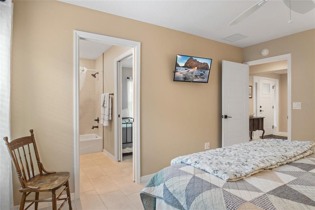 En Venta: $649,900 (3 camas, 2 baños, 2119 Pies cuadrados)
