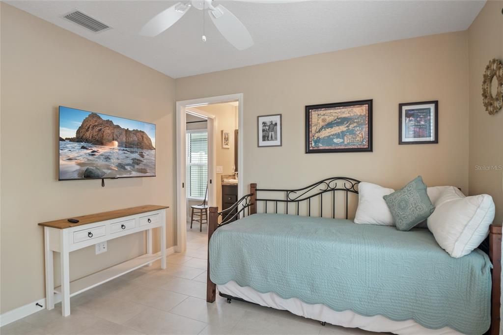 En Venta: $649,900 (3 camas, 2 baños, 2119 Pies cuadrados)