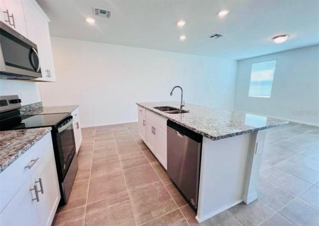 For Rent: $2,300 (3 beds, 2 baths, 1560 Square Feet)