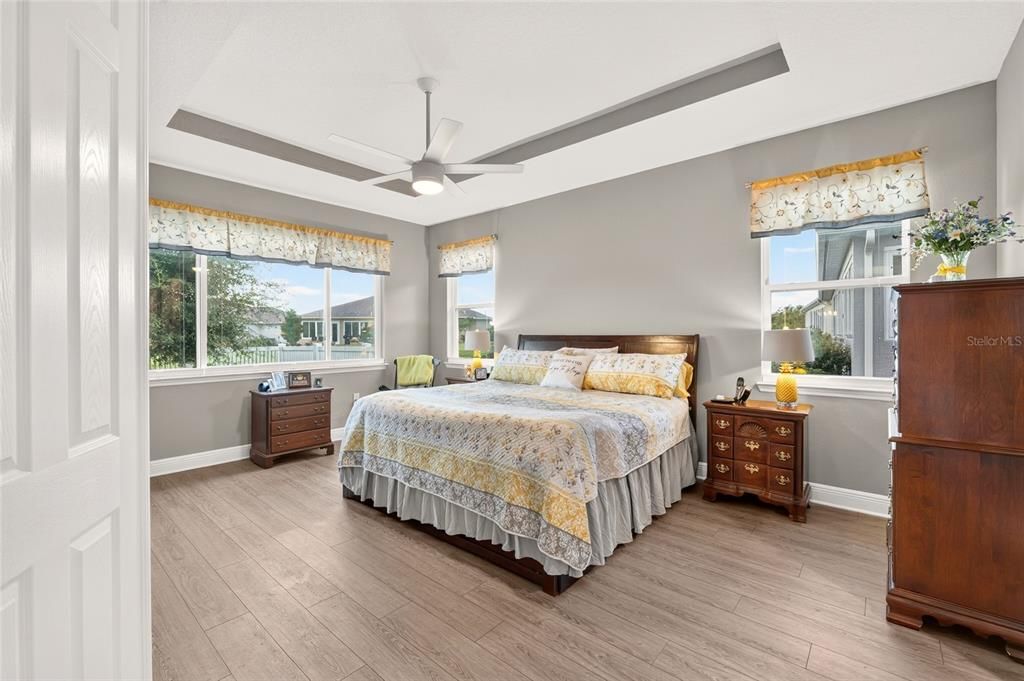 На продажу: $699,900 (3 спален, 3 ванн, 3180 Квадратных фут)