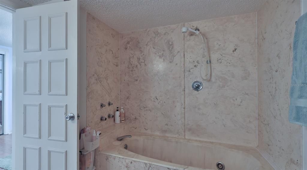 待售: $339,000 (2 贝兹, 2 浴室, 1998 平方英尺)