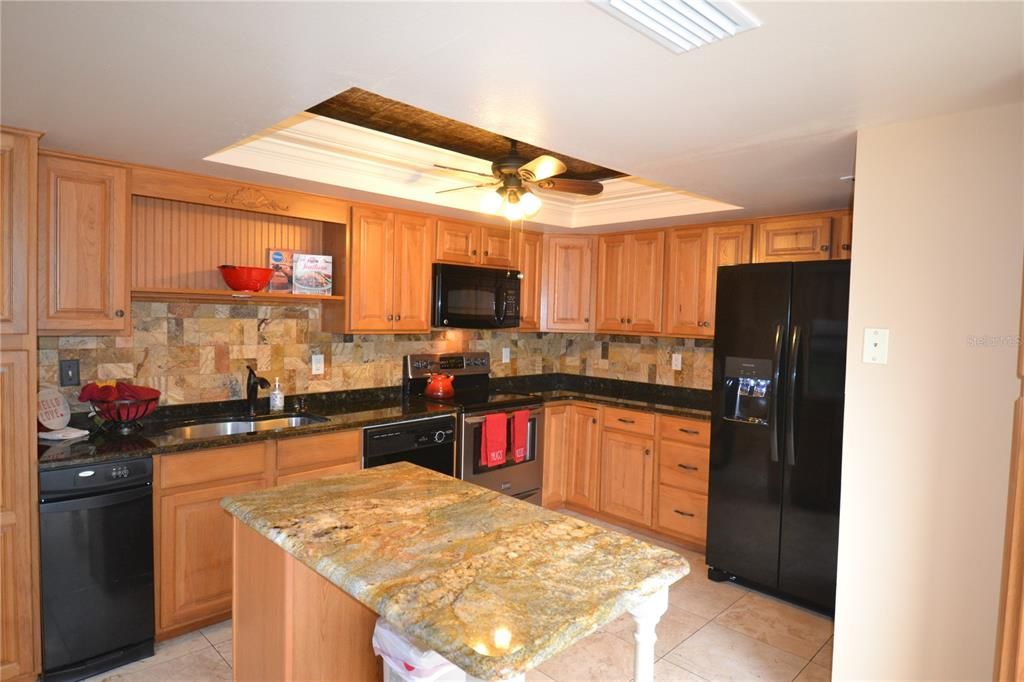 В аренду: $2,450 (2 спален, 2 ванн, 1380 Квадратных фут)