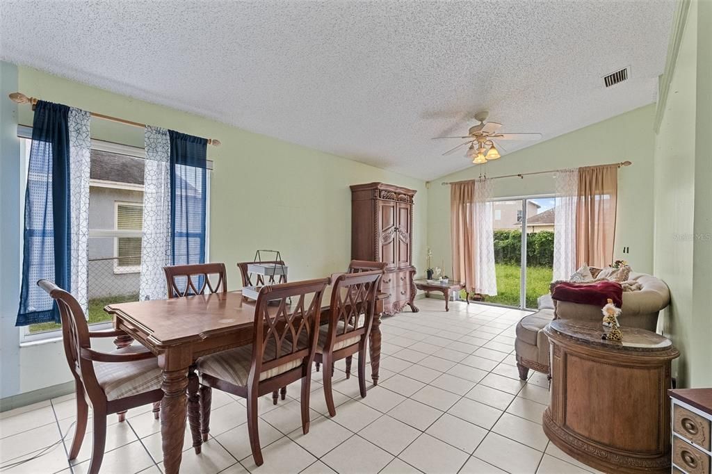 待售: $299,900 (3 贝兹, 2 浴室, 1477 平方英尺)