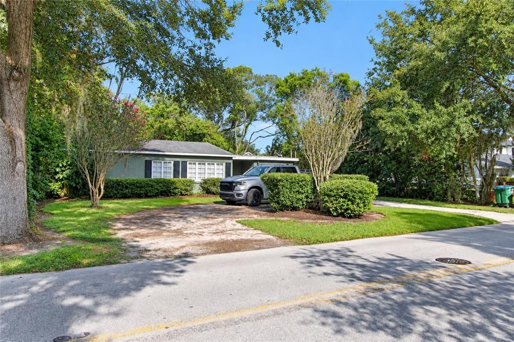 For Sale: $960,000 (2 beds, 1 baths, 1290 Square Feet)