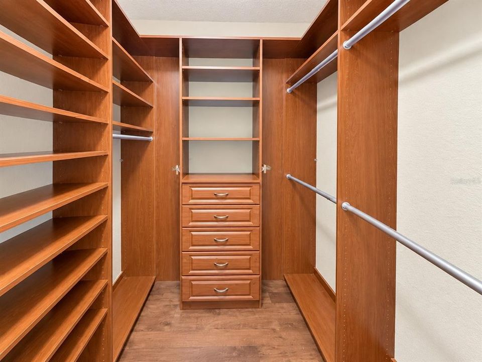 На продажу: $499,900 (5 спален, 3 ванн, 3385 Квадратных фут)