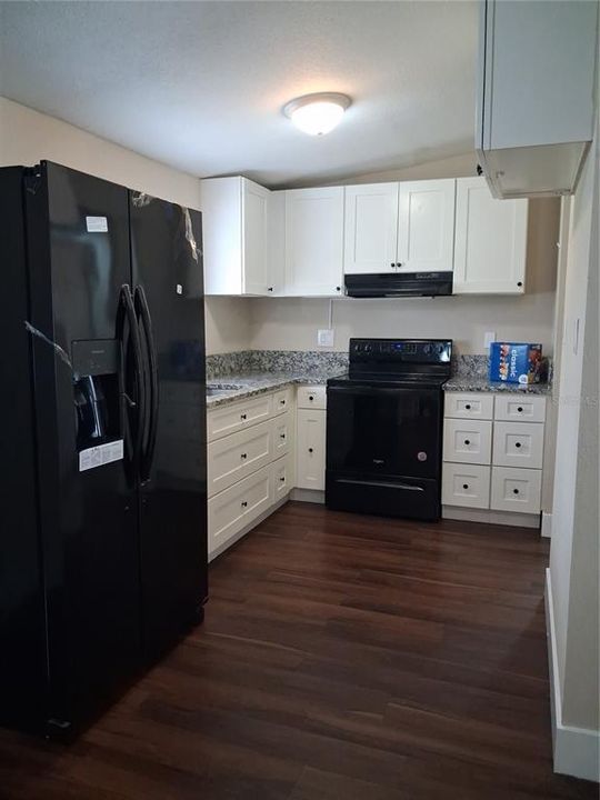 В аренду: $1,950 (4 спален, 2 ванн, 1256 Квадратных фут)