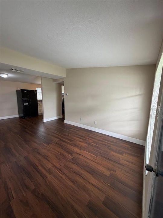 В аренду: $1,950 (4 спален, 2 ванн, 1256 Квадратных фут)