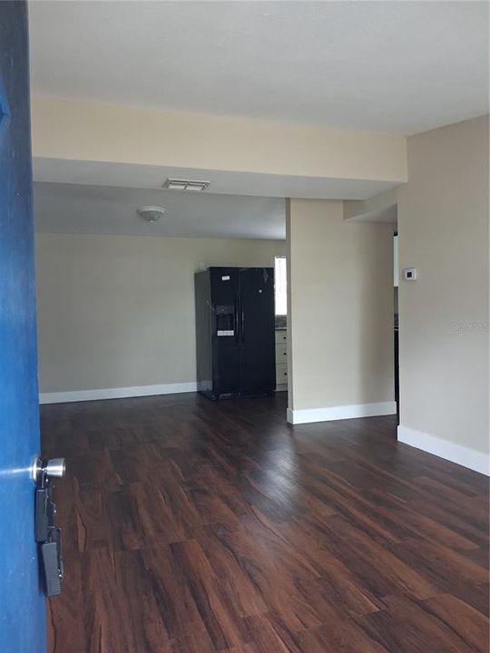 В аренду: $1,950 (4 спален, 2 ванн, 1256 Квадратных фут)
