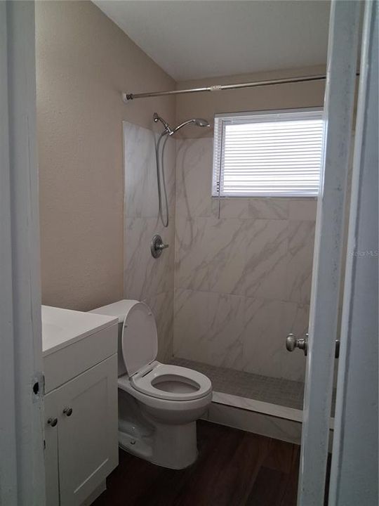 В аренду: $1,950 (4 спален, 2 ванн, 1256 Квадратных фут)