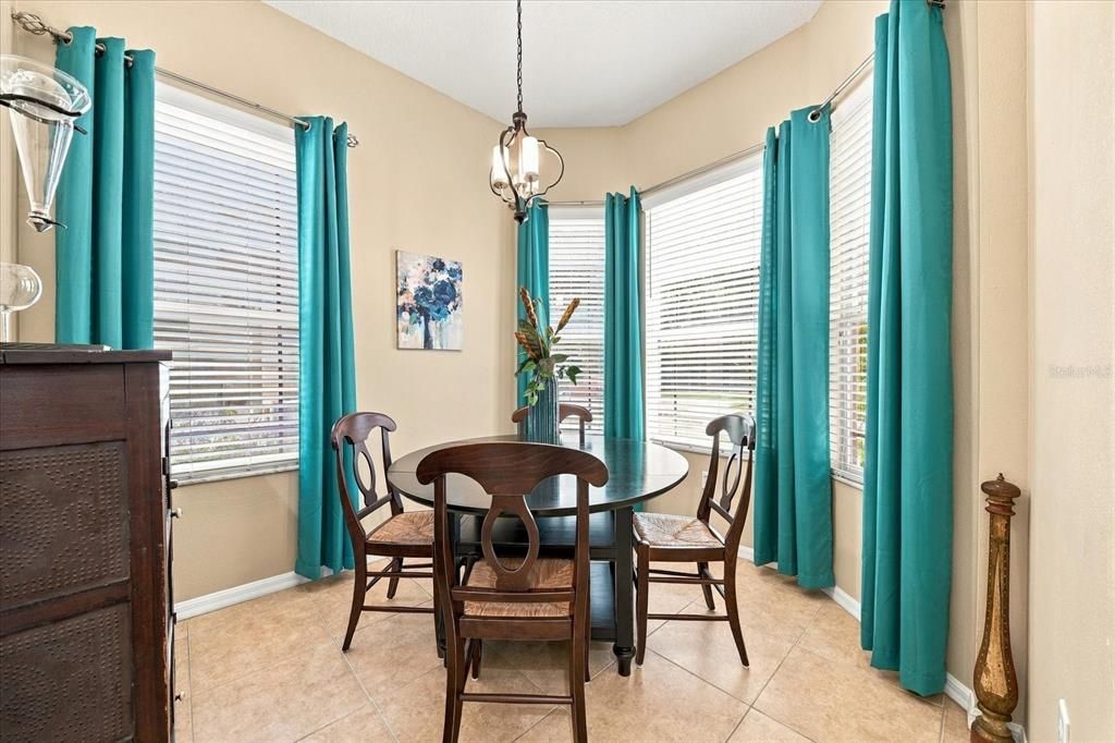 For Sale: $317,000 (2 beds, 2 baths, 1284 Square Feet)