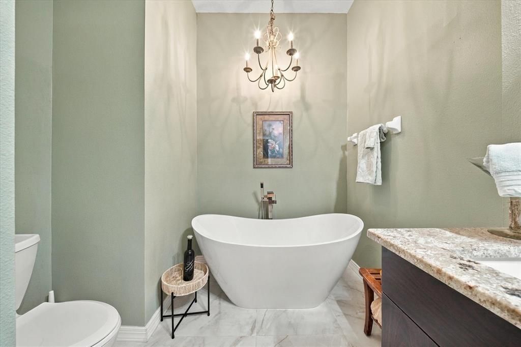 For Sale: $317,000 (2 beds, 2 baths, 1284 Square Feet)