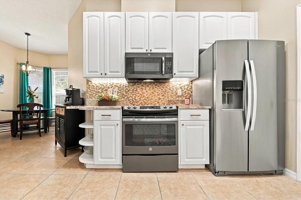 For Sale: $317,000 (2 beds, 2 baths, 1284 Square Feet)