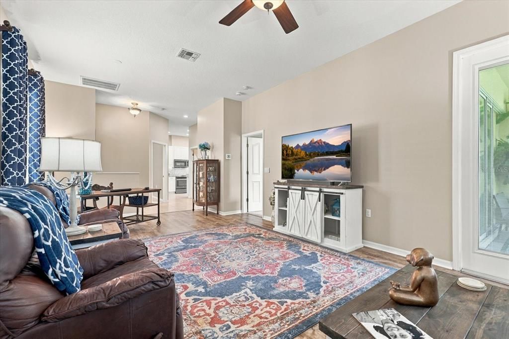 For Sale: $317,000 (2 beds, 2 baths, 1284 Square Feet)
