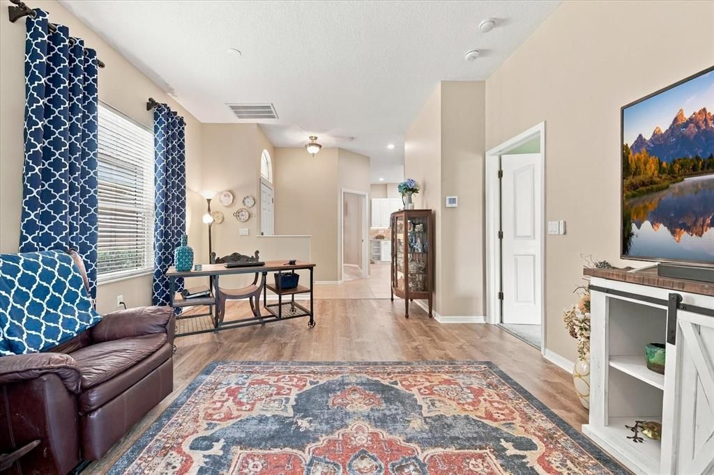 For Sale: $317,000 (2 beds, 2 baths, 1284 Square Feet)