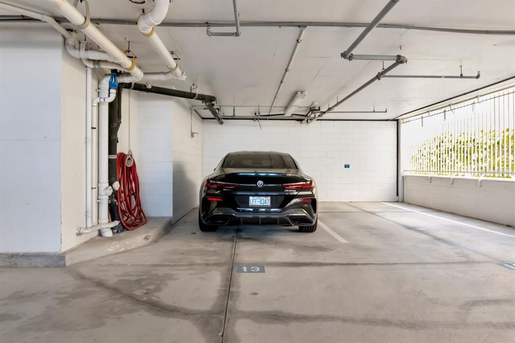 合同活跃: $1,699,999 (3 贝兹, 2 浴室, 2175 平方英尺)