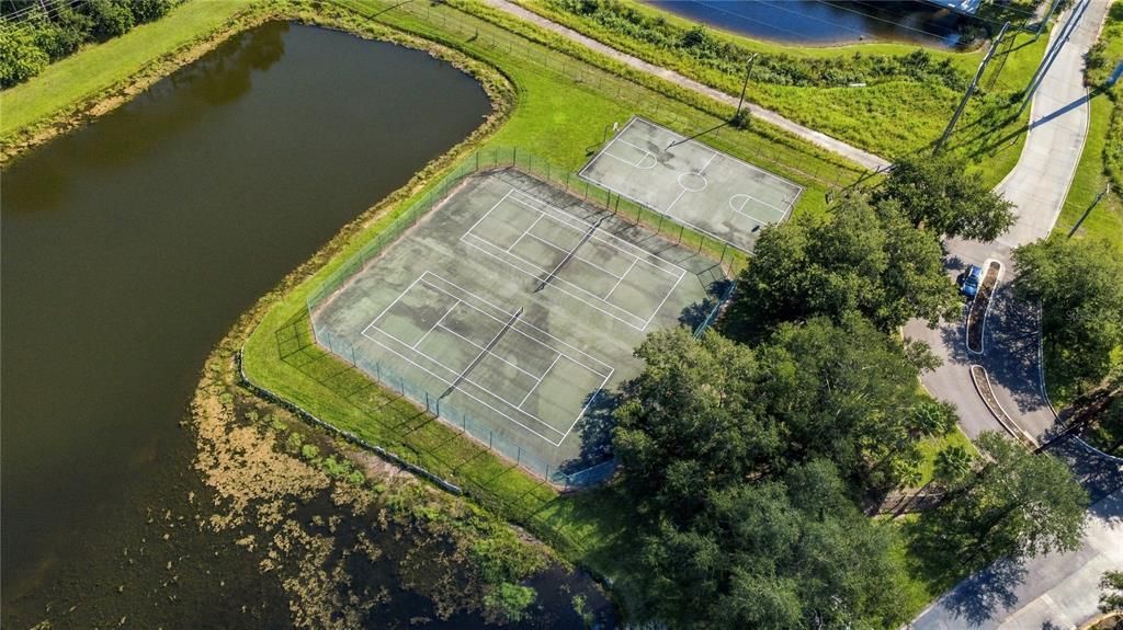 На продажу: $249,900 (2 спален, 2 ванн, 1373 Квадратных фут)