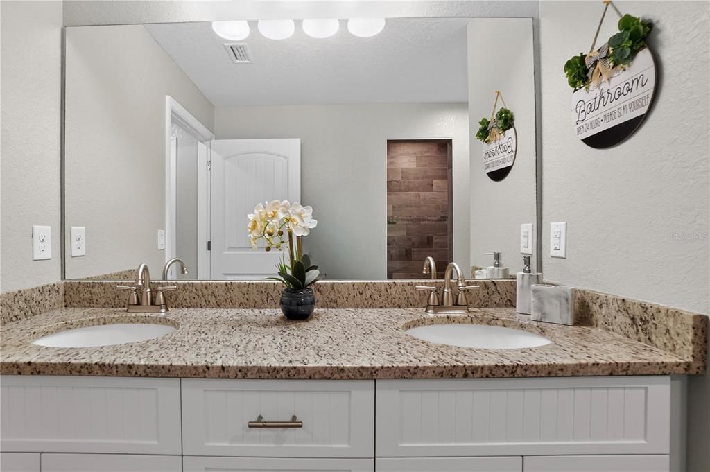 For Sale: $359,900 (3 beds, 2 baths, 1607 Square Feet)