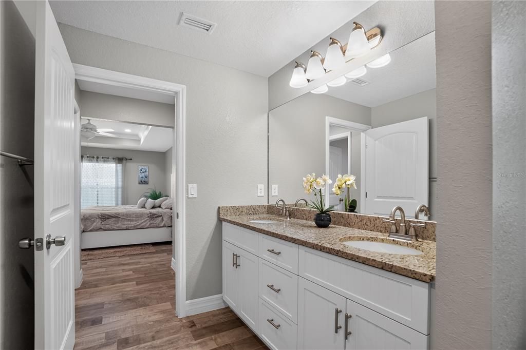 For Sale: $359,900 (3 beds, 2 baths, 1607 Square Feet)