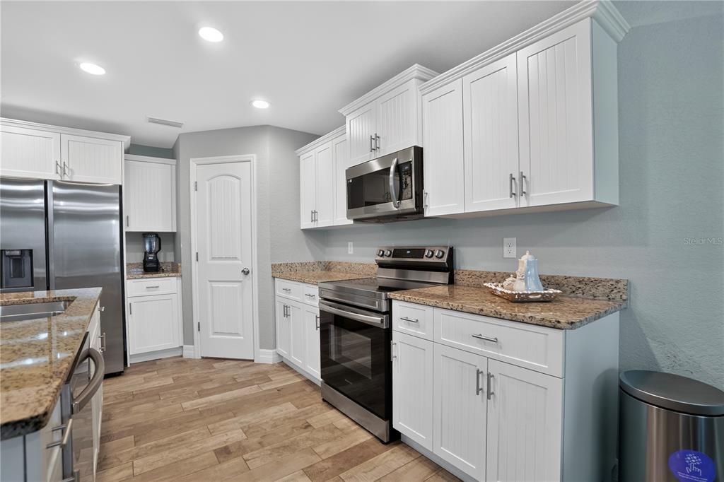 For Sale: $359,900 (3 beds, 2 baths, 1607 Square Feet)