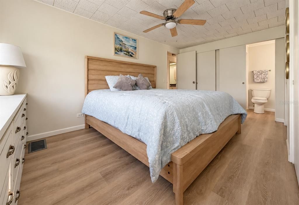 For Sale: $159,900 (2 beds, 2 baths, 960 Square Feet)
