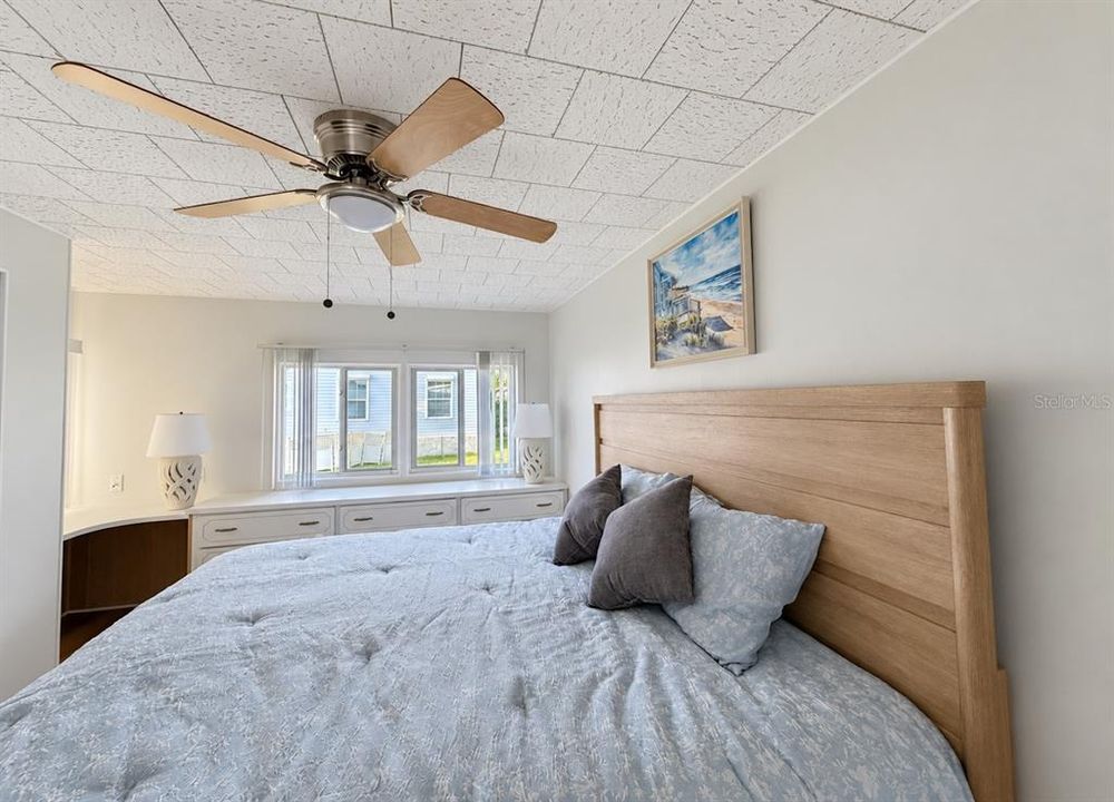 For Sale: $159,900 (2 beds, 2 baths, 960 Square Feet)